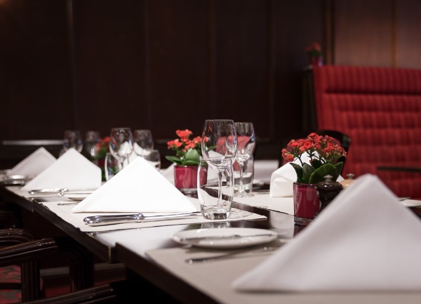 elegant fine dining table setting
